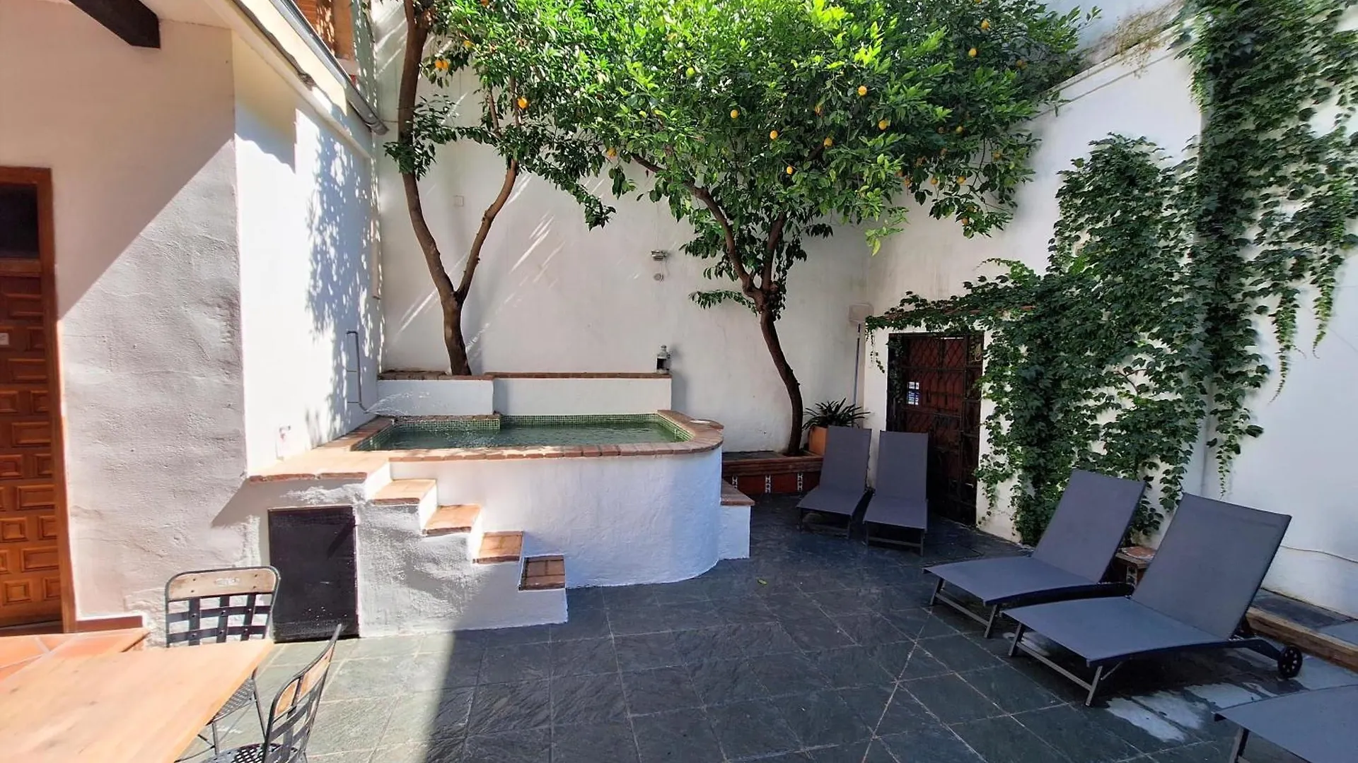 Hotel Casa De Los Azulejos contacts
